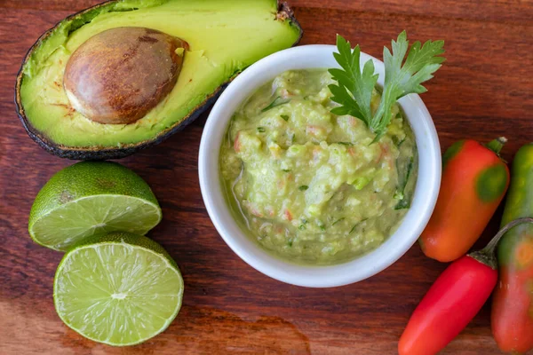 guacamole añade sabor y picante a los platillos