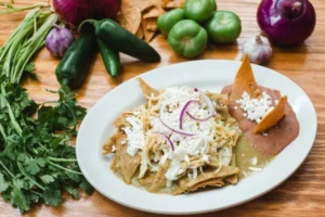 Chilaquiles verdes con pollo